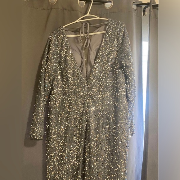 Event dress - Picture 3 of 3